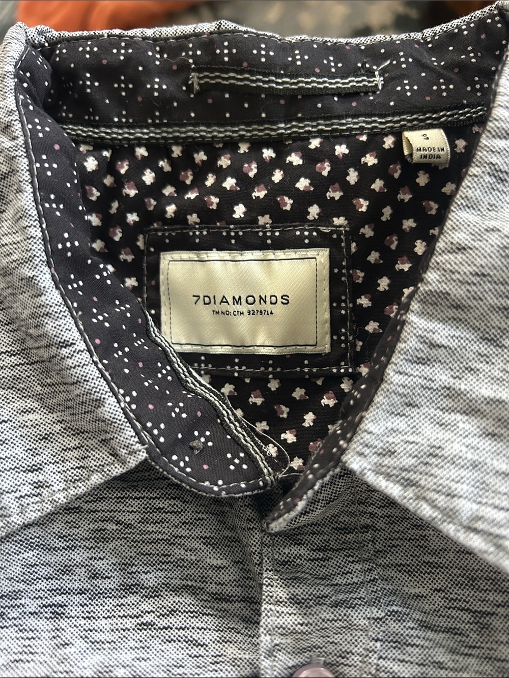 7 Diamonds Men's small. Black Heather Button-Down Shirt with Patterned Contrast